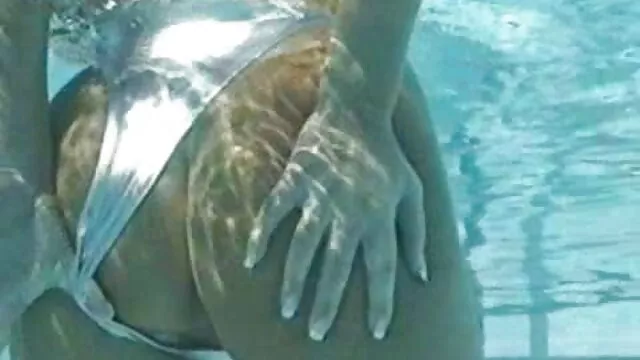 おばあちゃんは、彼女の穴のガラスから彼女の人々のメンバーの一つをスキャン 女 の ため の エロ 動画