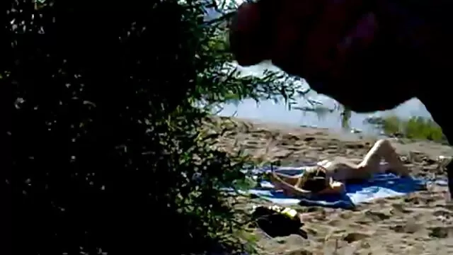 私はカメラにスキニーの女の子を置く 女性 の 為 の エロ 動画