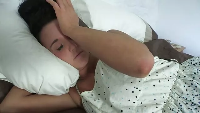 ぽっちゃりお母さんの息子の娘と彼女の足の前の彼の 女の子 の ため エロ 動画