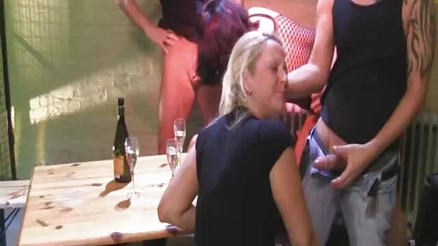 白は彼女の黒い隙間から飛び出す必要があります 女性 の 為 の エロ 動画 無料
