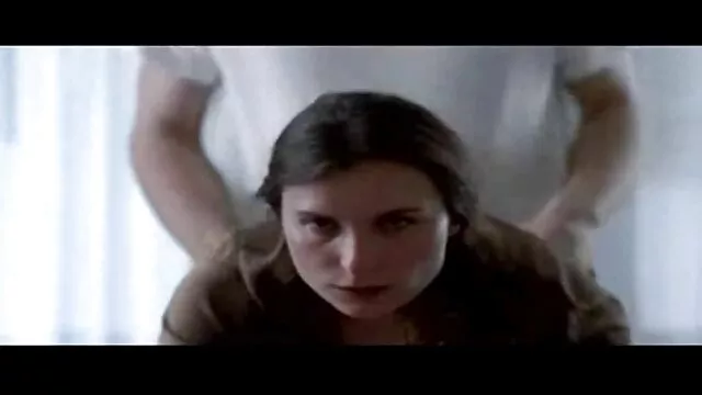 若い男が犯さ彼の先生は、テーブルの上に災害を利用しました 女性 むけ 無料 エロ 動画