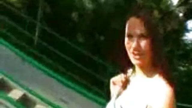 お客様のために濡れ切ったチンポでマッサージ アダルト 無料 女性 の ため