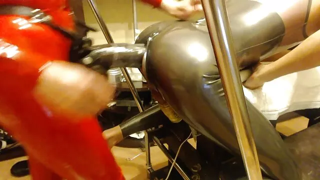 弾性肢のより大きなジャンプ エロメン 動画
