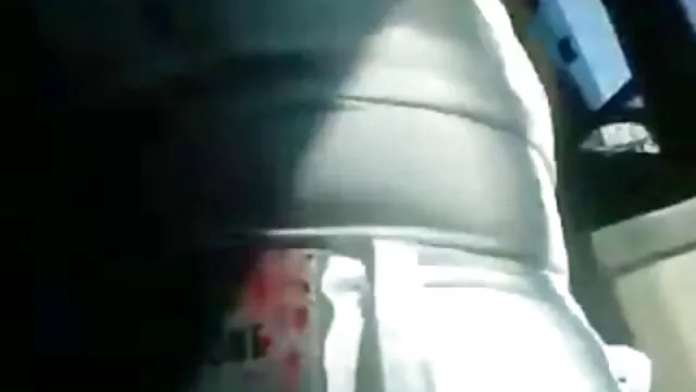 薄い女性は小さな猫で彼を舐め、pissed 女 向け アダルト 動画